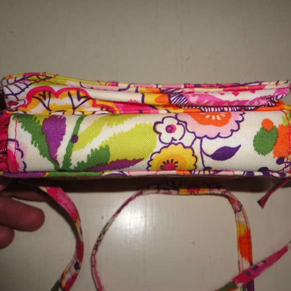 VERA BRADLEY Pink & White Cloth Flowery Pattern Small Crossbody Purse - Picture 7 of 7